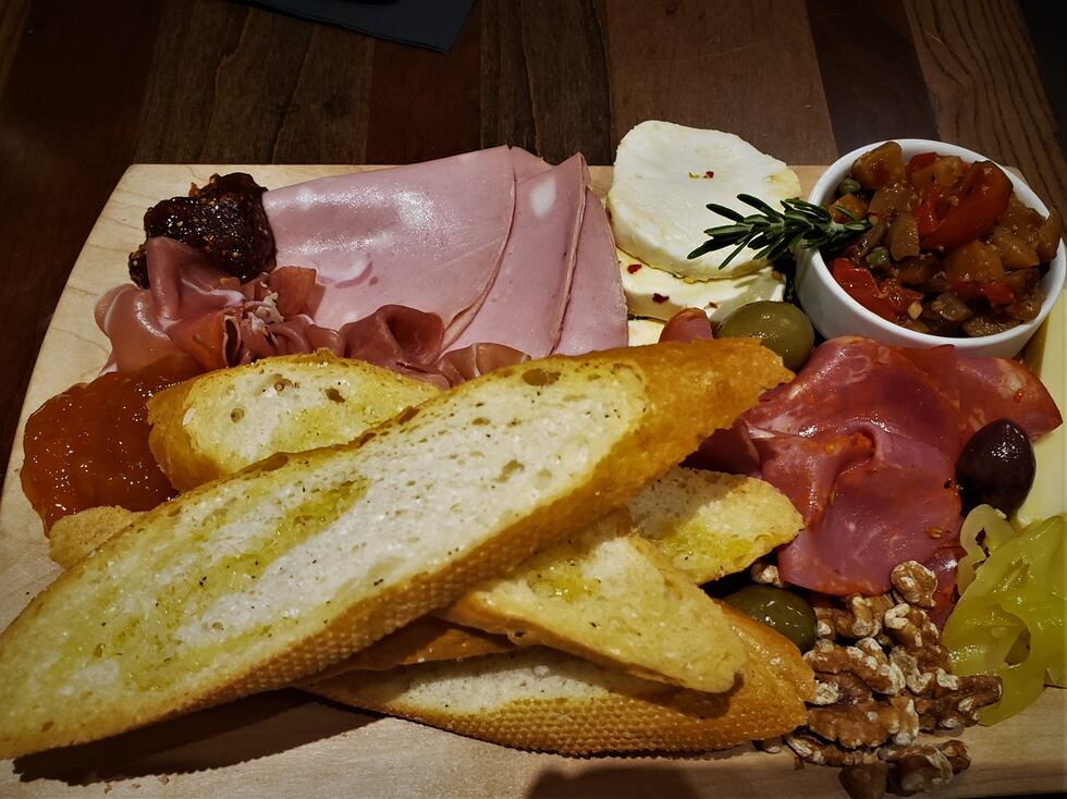 A lovely Italian restaurant that boasts craft cocktails, delicious food, and good times.
